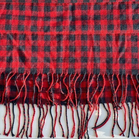 Abercrombie Kids Red and Navy Buffalo Check Fringe Blanket Scarf Like New - Picture 5 of 7
